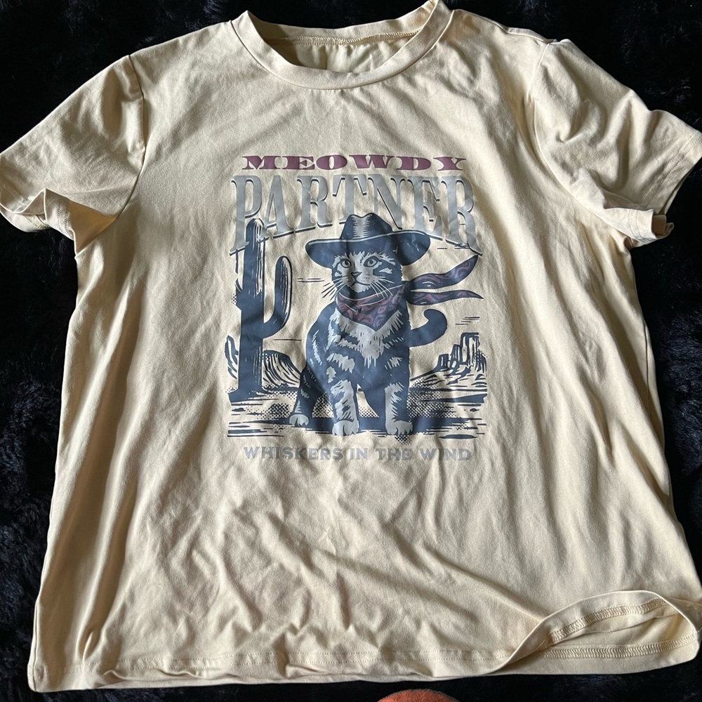 Cream Graphic T-Shirt with Cat Design